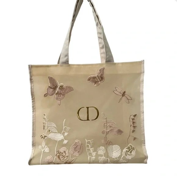 Stylish Dior Beauty GWP tote.
Cream Lace tote with embroidered buttertly - Picture 6 of 14